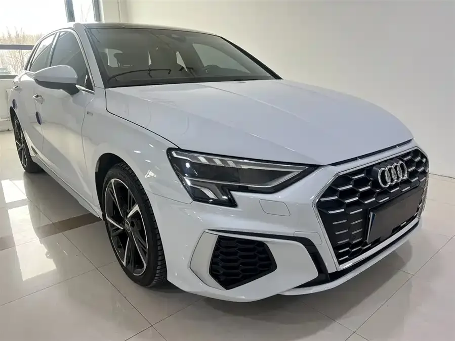 Audi A3 2022 Sportback 35 TFSI stylish and sporty 2022 — миниатюра 3