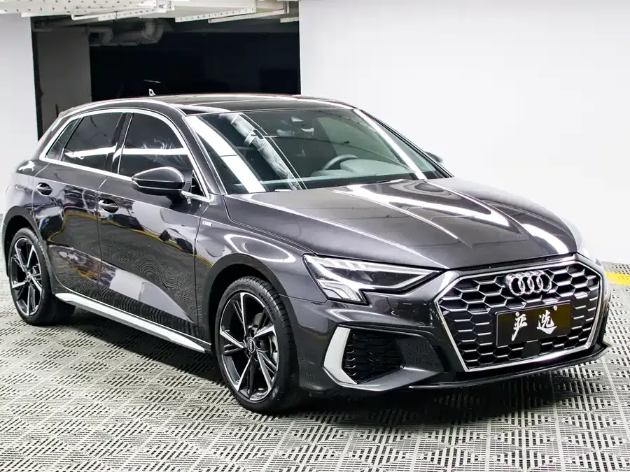 Audi A3 2022 Sportback 35 TFSI stylish and sporty 2022 — миниатюра 3
