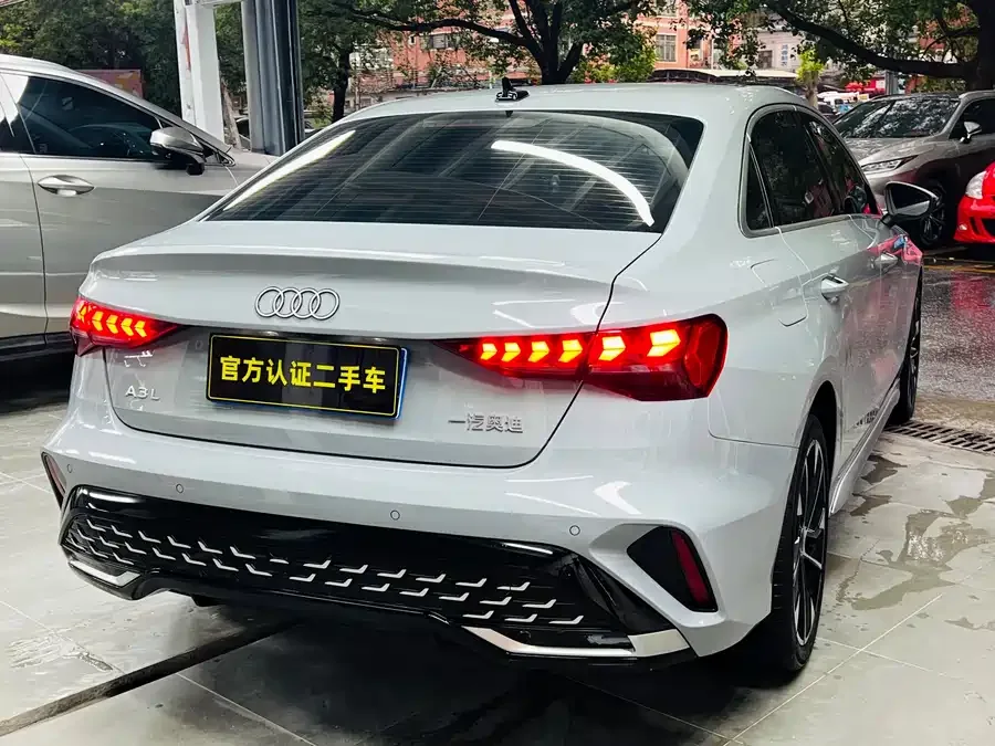 Audi A3 2026 A3L Limousine 35TFSI Flying Spur Luxury Edition 2026 — миниатюра 2