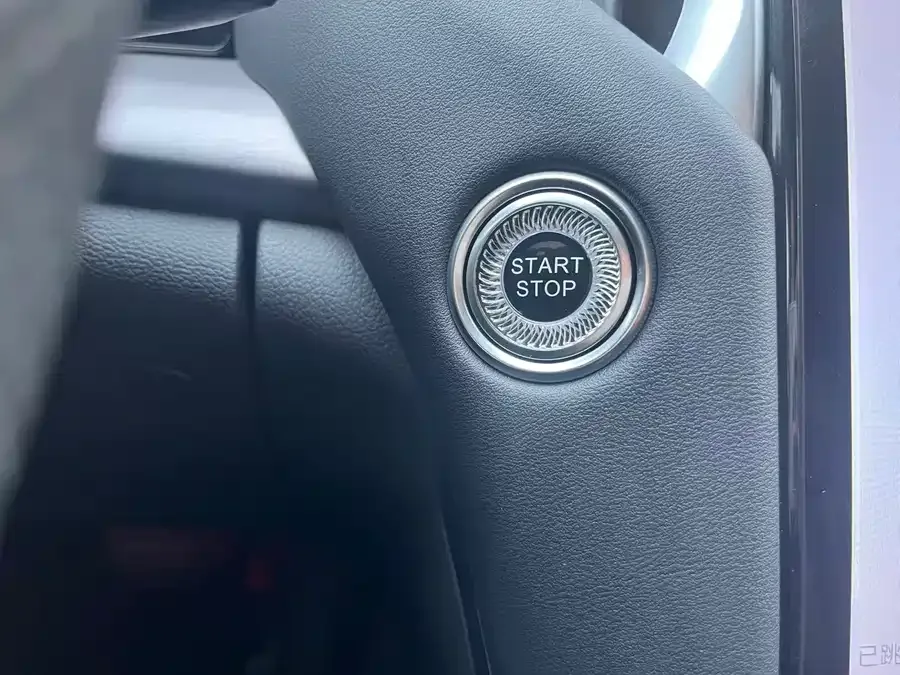 Hongqi HS7 PHEV Hongqi HS7 PHEV 2024 2.0T PHEV 4WD Flagship Chang Edition 6 Seaters 2024 — миниатюра 4