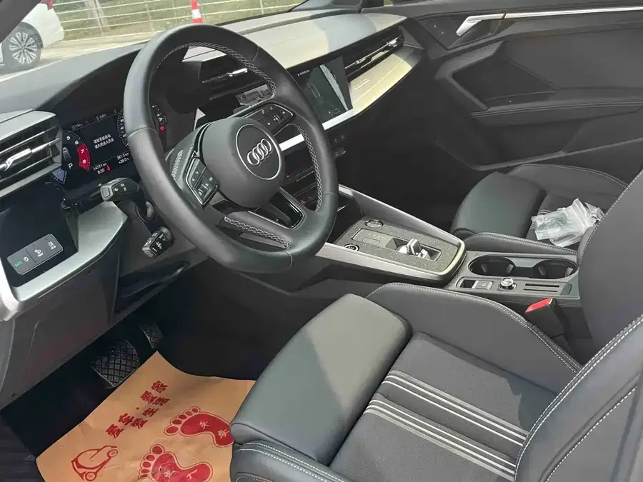 Audi A3 2023 facelift Sportback 35 TFSI stylish and sporty 2023 — миниатюра 4