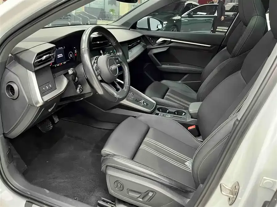 Audi A3 2022 Sportback 35 TFSI stylish and sporty 2022 — миниатюра 5