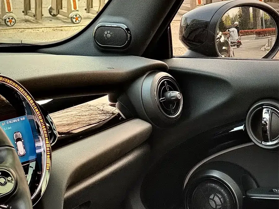 MINI JCW MINI JCW 2022 2.0T JOHN COOPER WORKS ALL-IN 2022 — миниатюра 5