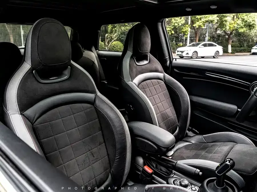 MINI JCW MINI JCW 2022 facelift 2.0T JOHN COOPER WORKS ALL-IN 2023 — миниатюра 3