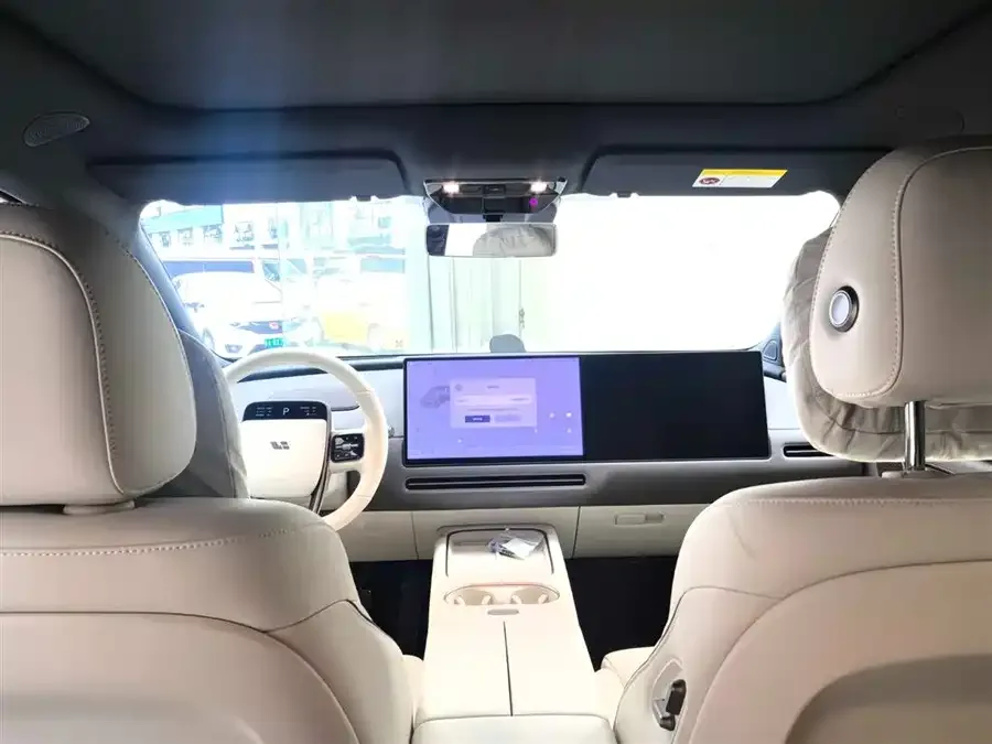 Li Auto i6 Ideal i6 2025 two-wheel drive standard version 2025 — миниатюра 5