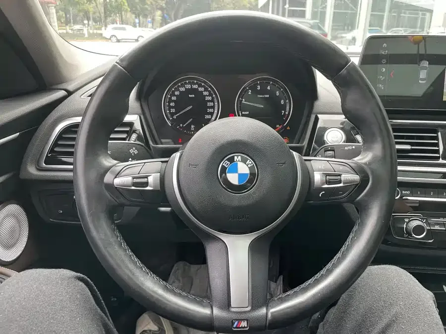 BMW 1 series BMW 1 Series 2023 120i M Sport Night Edition 2023 — миниатюра 5
