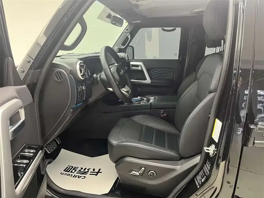 BAIC BJ40 Beijing Off-road BJ40 2024 2.0T City Hunter Glory Edition 2024 — миниатюра 4