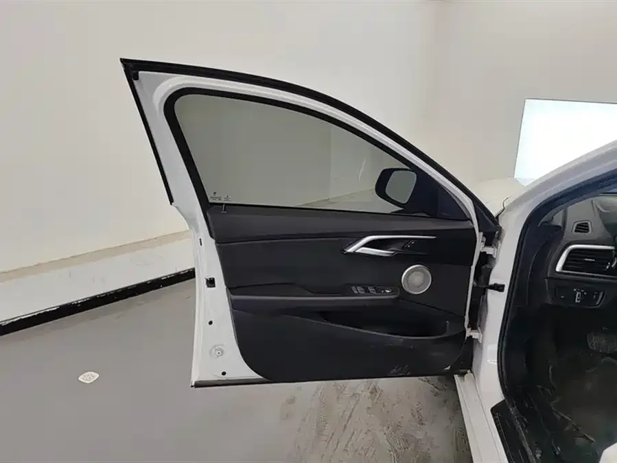BMW 1 series BMW 1 Series 2021 facelift 120i M Sport 2022 — миниатюра 2