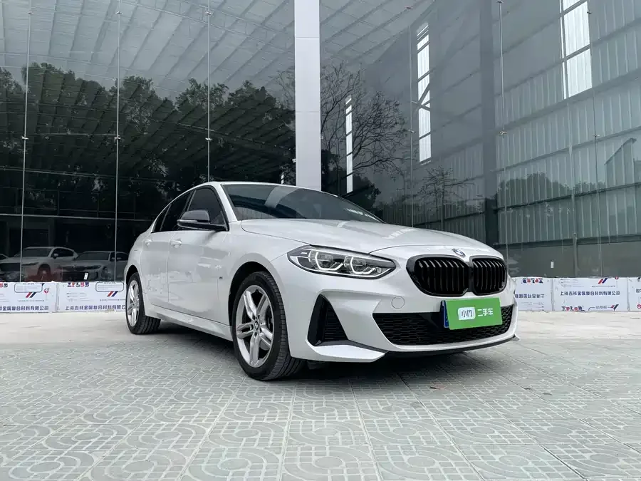 BMW 1 series BMW 1 Series 2023 120i M Sport Night Edition 2023 — миниатюра 3
