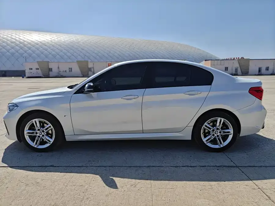 BMW 1 series BMW 1 Series 2021 facelift 120i M Sport Night Edition 2022 — миниатюра 4