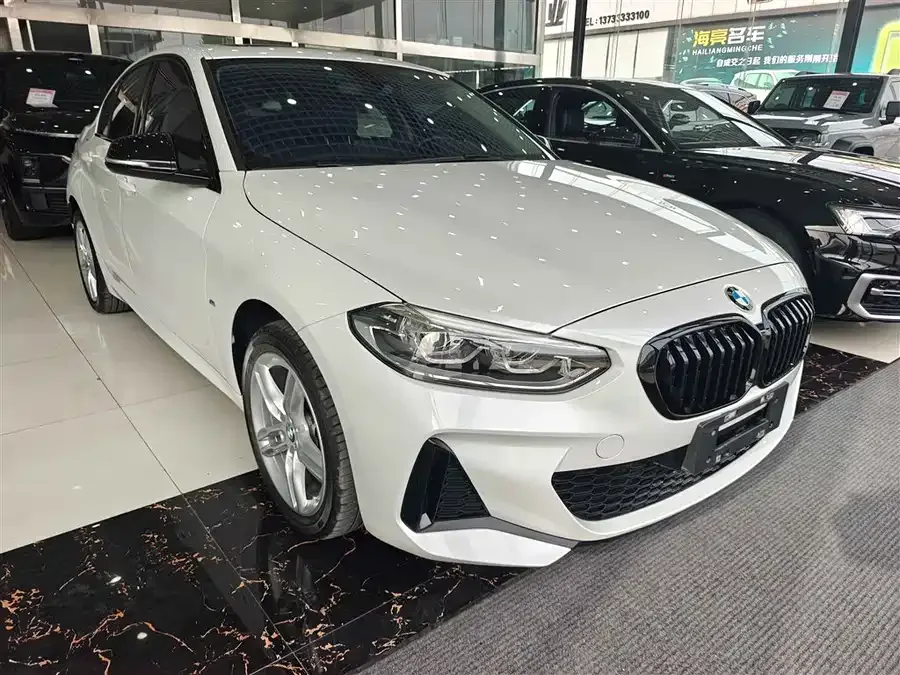 BMW 1 series BMW 1 Series 2022 120i M Sport Night Edition 2023 — миниатюра 3