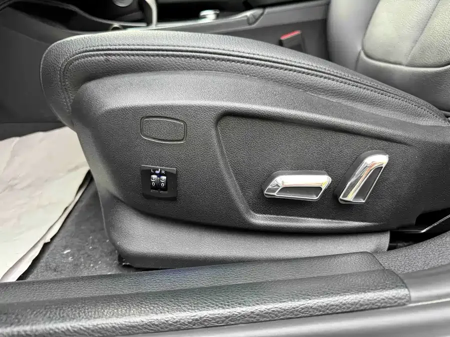 BMW 1 series BMW 1 Series 2023 120i M Sport 2022 — миниатюра 4