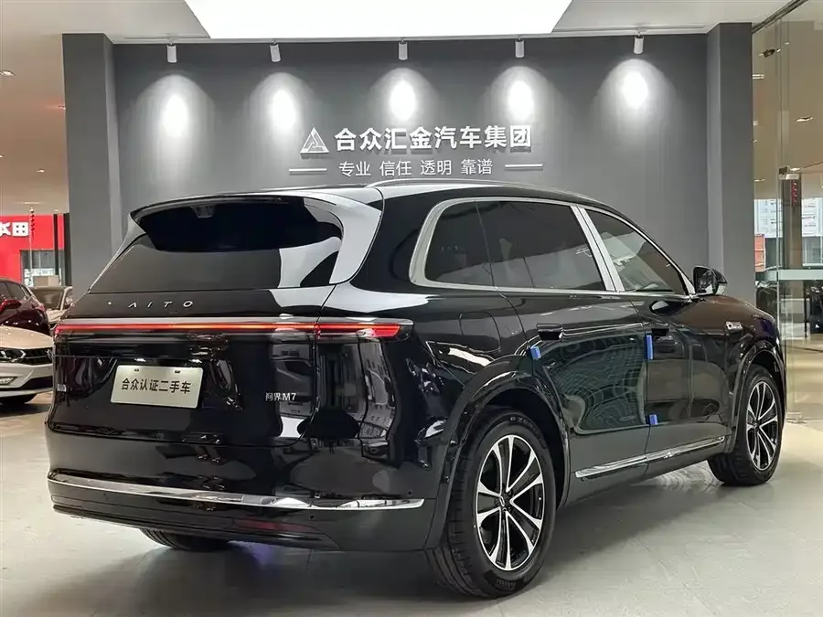 AITO M7 Wenjie M7 2026 Extended Range Max 4WD 5-Seater (192-line LiDAR) 2026 — миниатюра 2