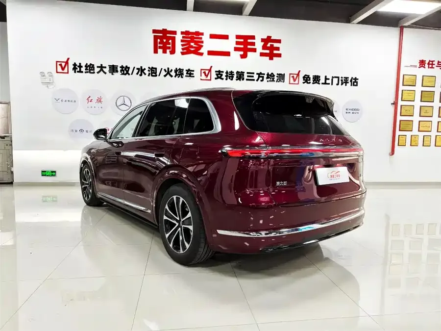 AITO M7 Wenjie M7 2026 Extended Range Ultra 4WD 5-Seater (192-line LiDAR) 2025 — миниатюра 2