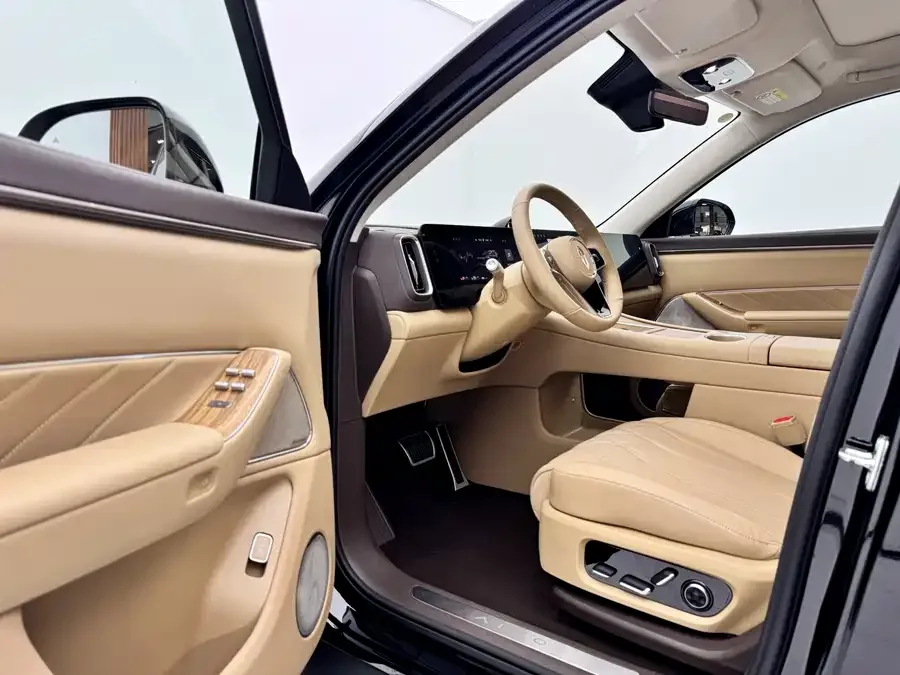 AITO M8 Wenjie M8 2025 Extended Range Ultra Edition 53.4kWh 6-Seat Version (192-line LiDAR) 2025 — миниатюра 2