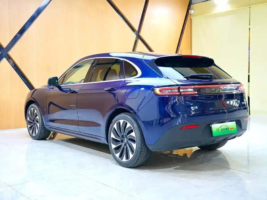 AITO M5 M5 2022 Extended Range 4WD Performance Edition 2022 — миниатюра 4