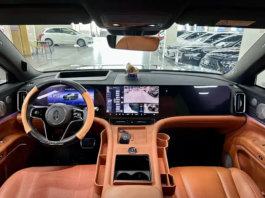 AITO M9 Wenjie M9 2024 Extended Range Max Edition 42kWh 6-seater Edition 2024 — миниатюра 2