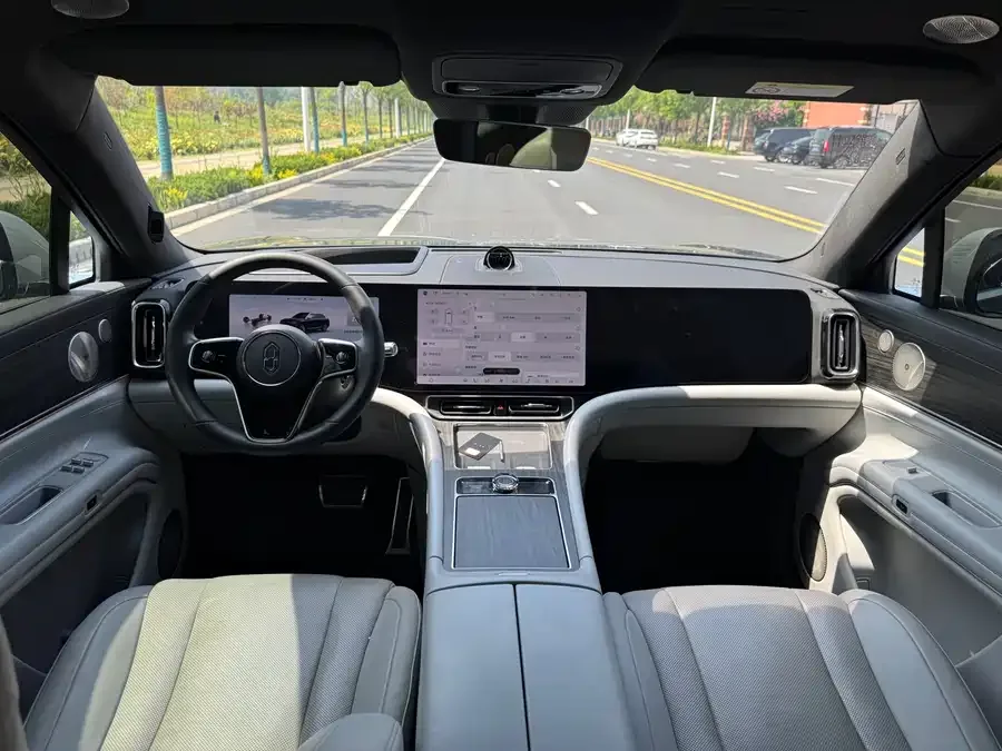 AITO M9 M9 2024 Extended Range Ultra Edition 52kWh 6-seater Edition 2024 — миниатюра 2