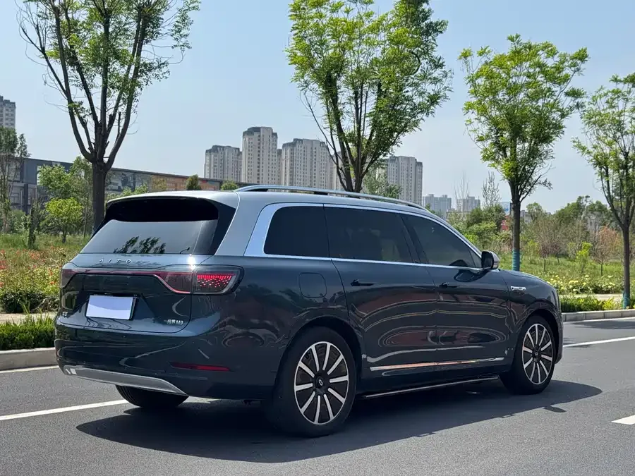 AITO M9 M9 2024 Extended Range Ultra Edition 52kWh 6-seater Edition 2024 — миниатюра 3