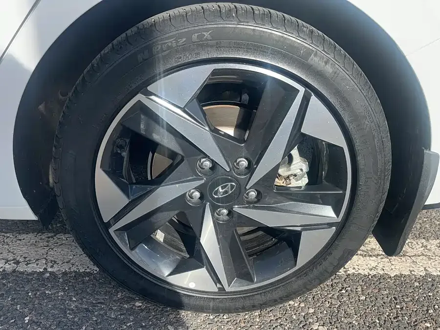 Hyundai Elantra Elantra 2022 1.5L CVT LUX Premium Edition 2022 — миниатюра 4
