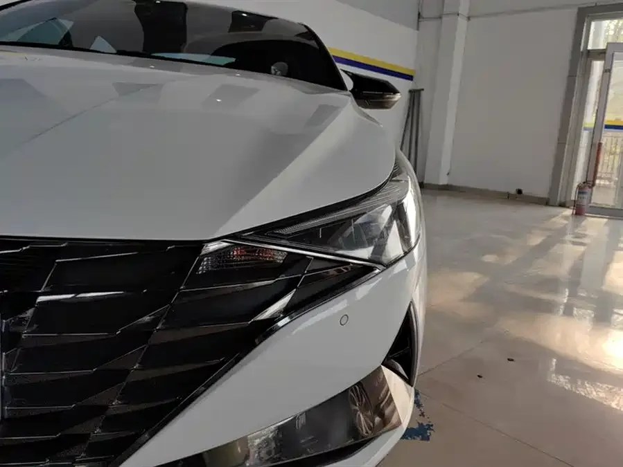 Hyundai Elantra Elantra 2021 1.5L CVT LUX Premium Edition 2022 — миниатюра 2