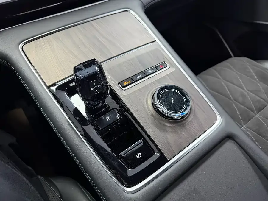 Geely Monjaro Xingyue L 2025 Dongfangyao 2.0TD Automatic Star-gazing Edition 2025 — миниатюра 4