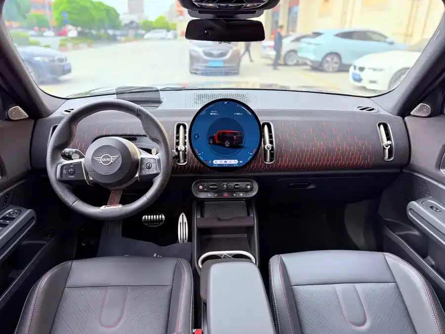 MINI JCW COUNTRYMAN MINI JCW COUNTRYMAN 2024 2.0T JOHN COOPER WORKS 2024 — миниатюра 4