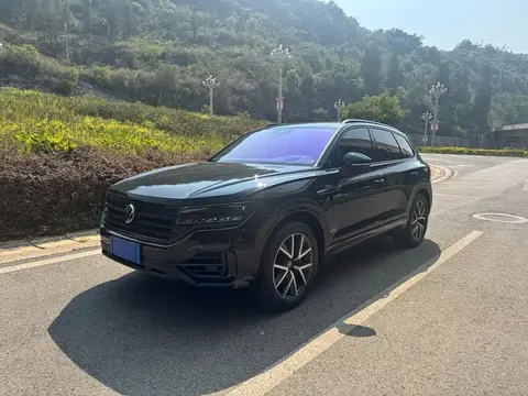 Volkswagen Touareg 2026 buy in Moscow