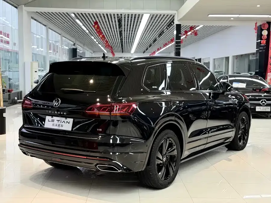 Volkswagen Touareg Touareg 2023 3.0TSI Ruixiang Edition Obsidian Sports Package 2024 — миниатюра 2