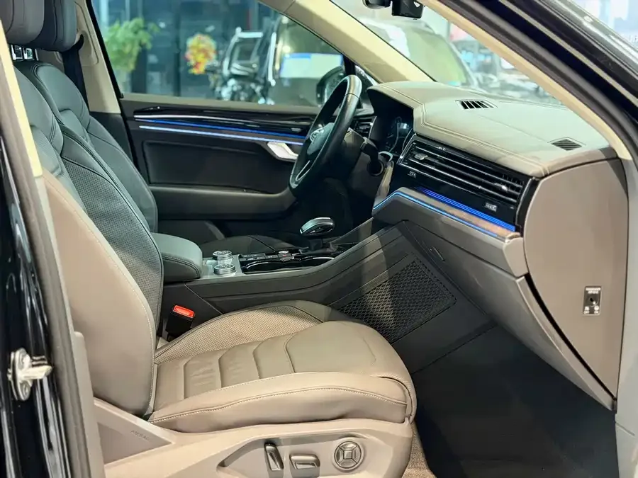 Volkswagen Touareg Touareg 2023 3.0TSI Ruixiang Edition Obsidian Sports Package 2024 — миниатюра 4