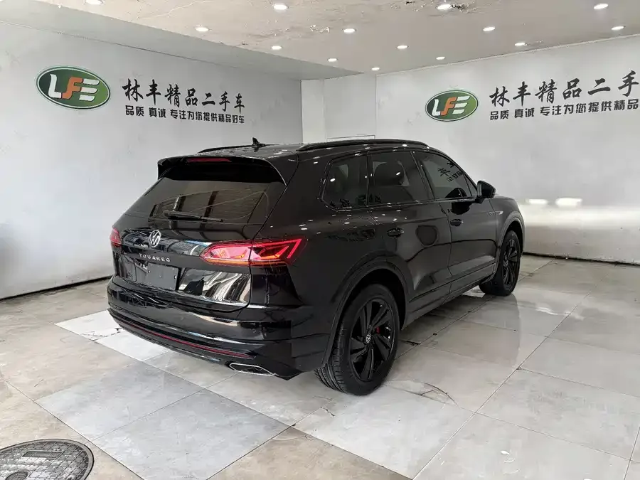Volkswagen Touareg Touareg 2023 3.0TSI Ruixiang Edition Obsidian Sports Package 2025 — миниатюра 2
