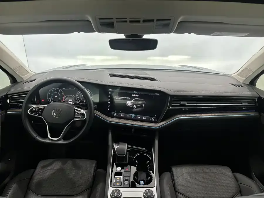 Volkswagen Touareg Touareg 2023 3.0TSI Ruixiang Edition Obsidian Sports Package 2025 — миниатюра 4