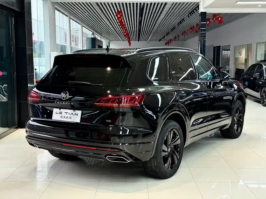 Volkswagen Touareg Touareg 2022 3.0TSI Ruixiang Edition Obsidian Sports Package 2023 — миниатюра 2