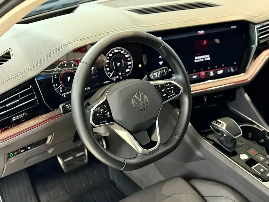 Volkswagen Touareg Touareg 2022 3.0TSI Ruixiang Edition Obsidian Sports Package 2023 — миниатюра 3