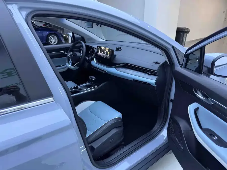 Geely Emgrand S Emgrand S 2022 1.4T CVT Crossover Player Edition 2022 — миниатюра 3