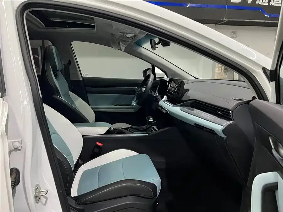 Geely Emgrand S Emgrand S 2022 1.4T CVT Crossover Player Edition 2023 — миниатюра 5