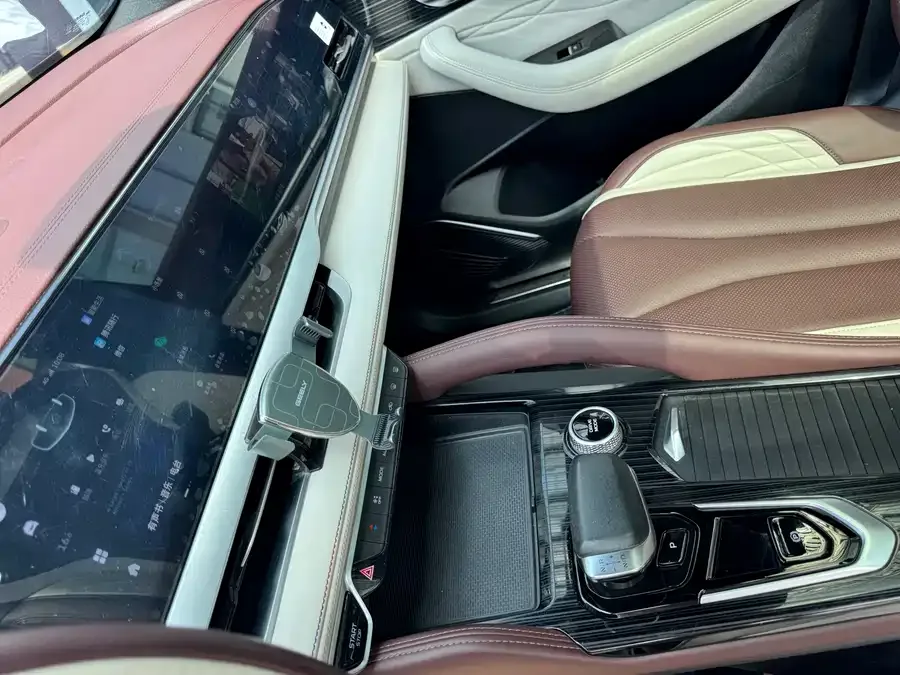 Geely Monjaro Xingyue L 2021 2.0TD DCT EVO 2WD Premium Edition 2022 — миниатюра 3