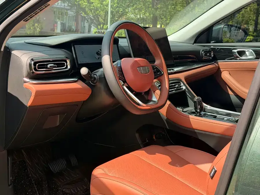 Geely Emgrand Geely Emgrand 2026 5th Generation 1.5T DCT Flagship Model 2025 — миниатюра 3