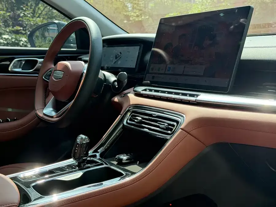 Geely Emgrand Geely Emgrand 2026 5th Generation 1.5T DCT Flagship Model 2025 — миниатюра 4