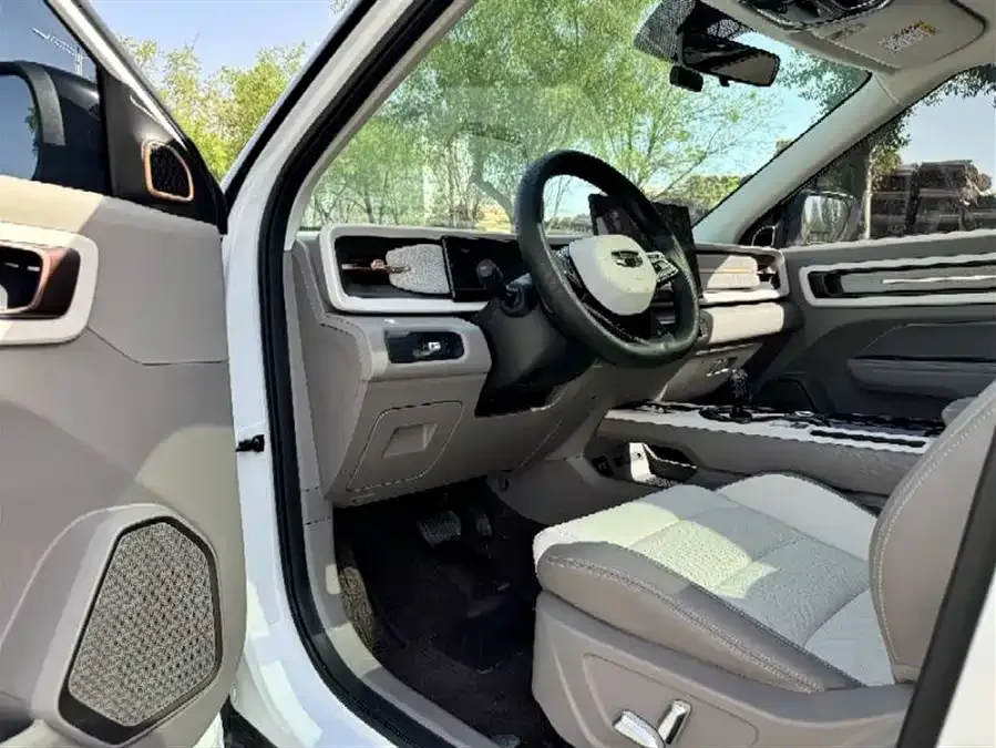 Geely ICON Geely ICON 2026 Chocolate 1.5TD Pure Edition 2025 — миниатюра 3