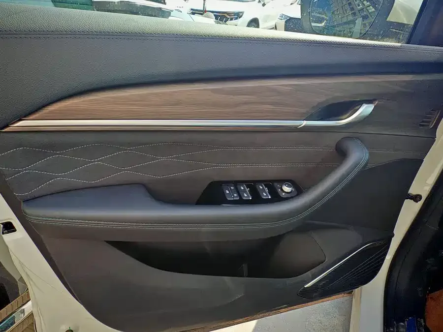 Geely Monjaro Xingyue L 2025 Dongfang Yao 2.0TD Automatic Current Edition 2025 — миниатюра 5