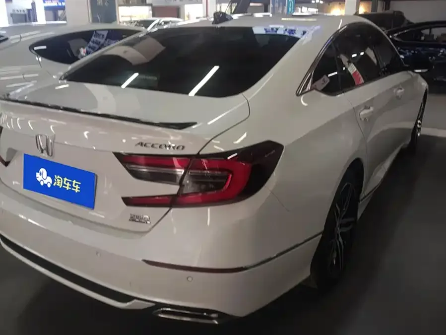 Honda Accord 2022 Accord 260TURBO Fantasy Night Premium Edition 2022 — миниатюра 3