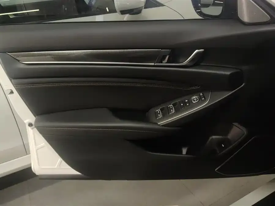 Honda Accord 2022 Accord 260TURBO Fantasy Night Premium Edition 2022 — миниатюра 4