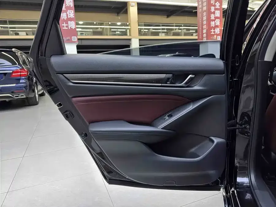 Honda Accord 2022 Accord 260TURBO Fantasy Night Premium Edition 2022 — миниатюра 5