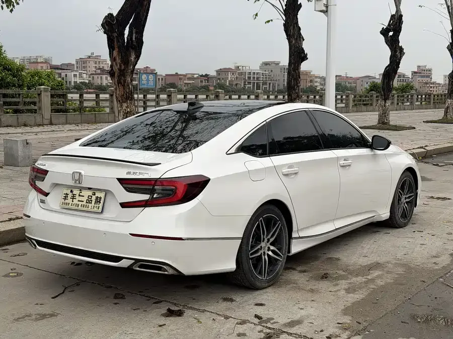 Honda Accord 2022 Accord 260TURBO Fantasy Night Premium Edition 2022 — миниатюра 5