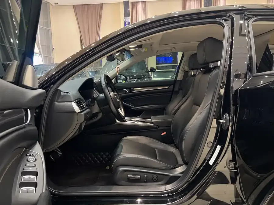 Honda Accord 2022 Accord 260TURBO Fantasy Night Premium Edition 2022 — миниатюра 5
