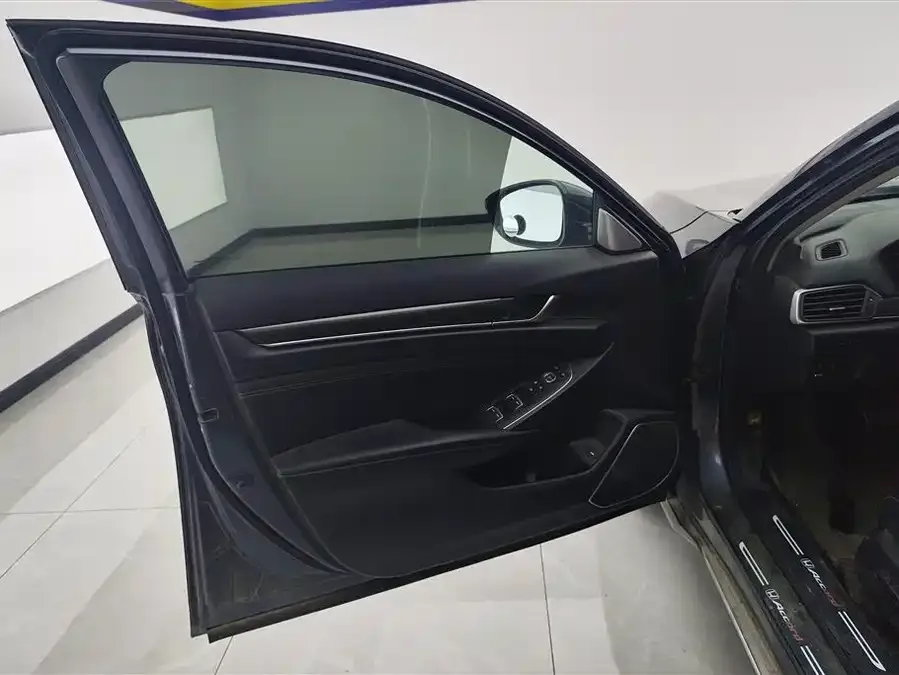 Honda Accord 2022 Accord 260TURBO Fantasy Night Premium Edition 2022 — миниатюра 4