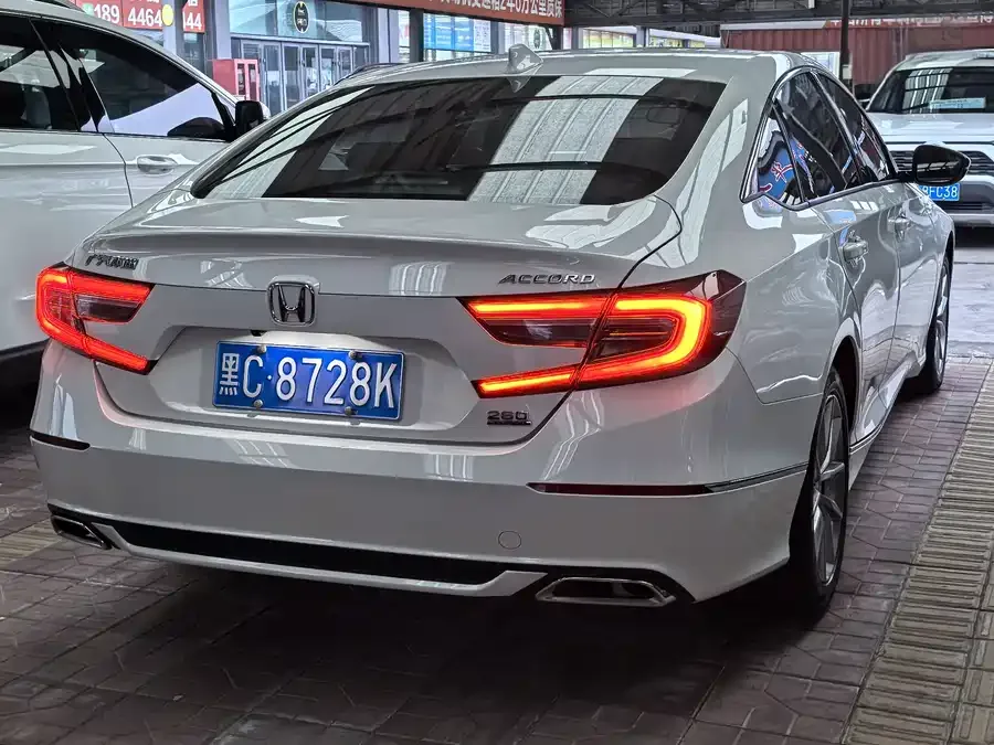 Honda Accord Accord 2022 260TURBO Deluxe Edition 2022 — миниатюра 3