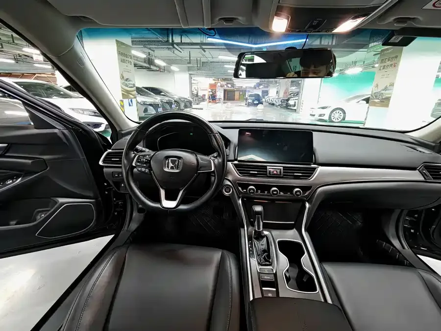 Honda Accord Accord 2022 260TURBO Deluxe Edition 2023 — миниатюра 3
