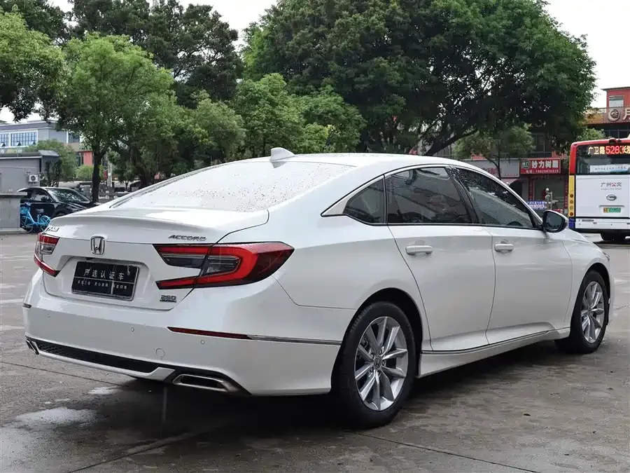 Honda Accord Accord 2022 260TURBO Deluxe Edition 2023 — миниатюра 4
